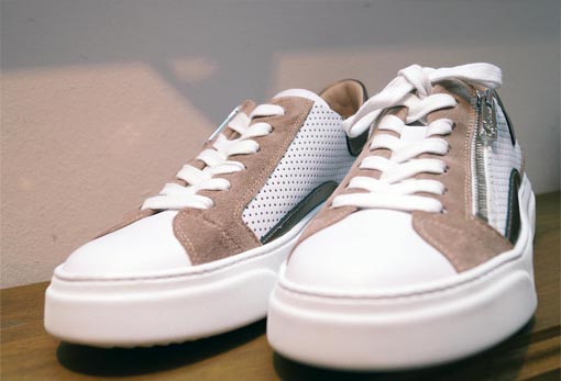 sportlicher Sneaker